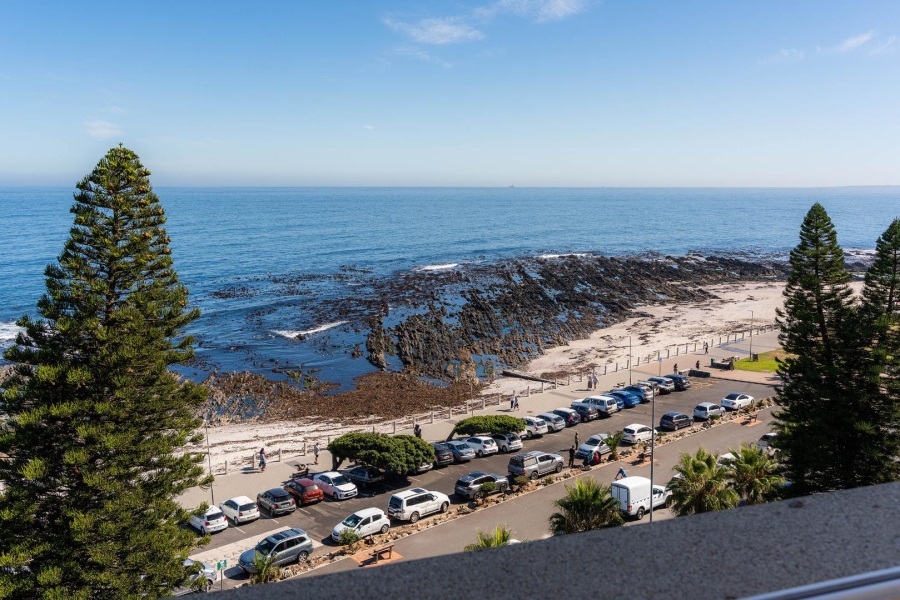 3 Bedroom Property for Sale in Sea Point Western Cape